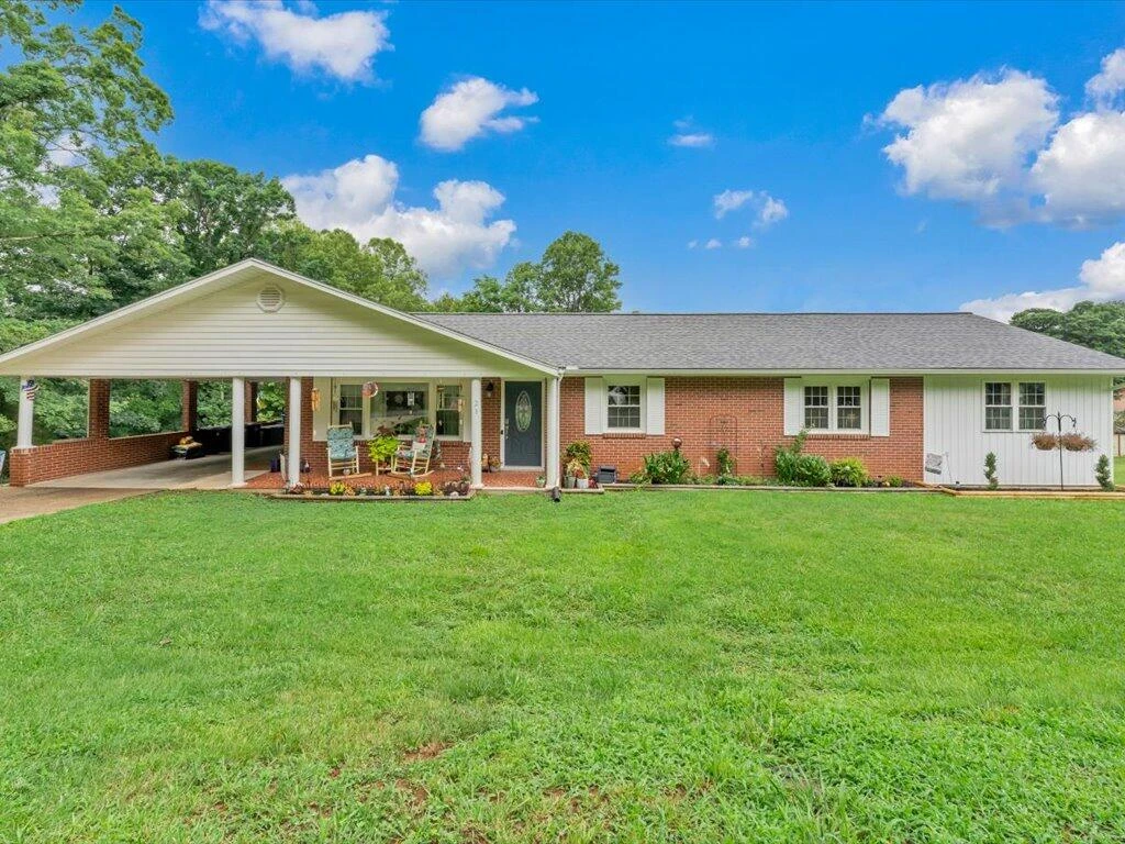 21 Thomas RD