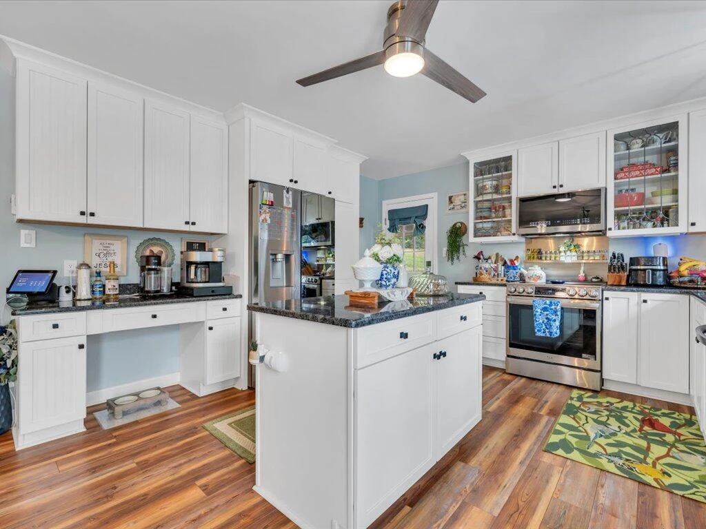 21 Thomas RD - Photo 12