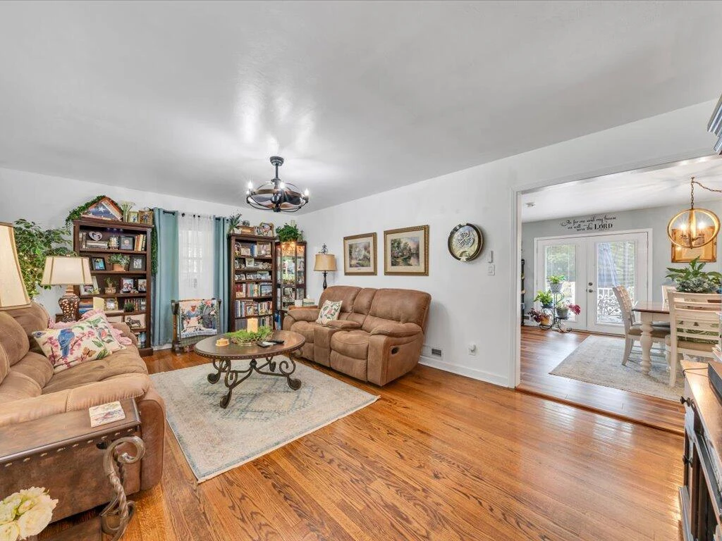 21 Thomas RD - Photo 3