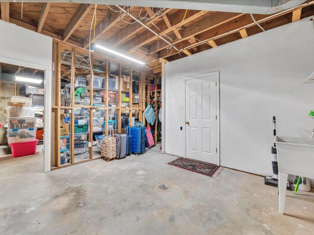 21 Thomas RD - Photo 32