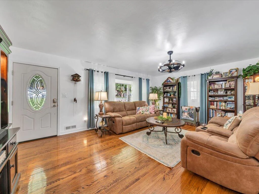 21 Thomas RD - Photo 5