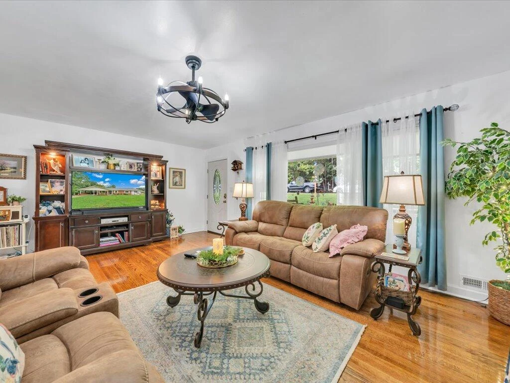 21 Thomas RD - Photo 6
