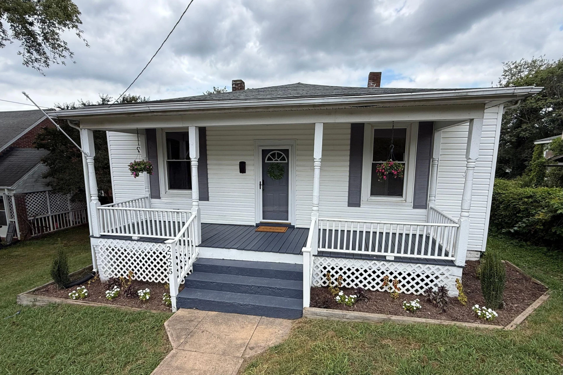 2225 Sabine AVE