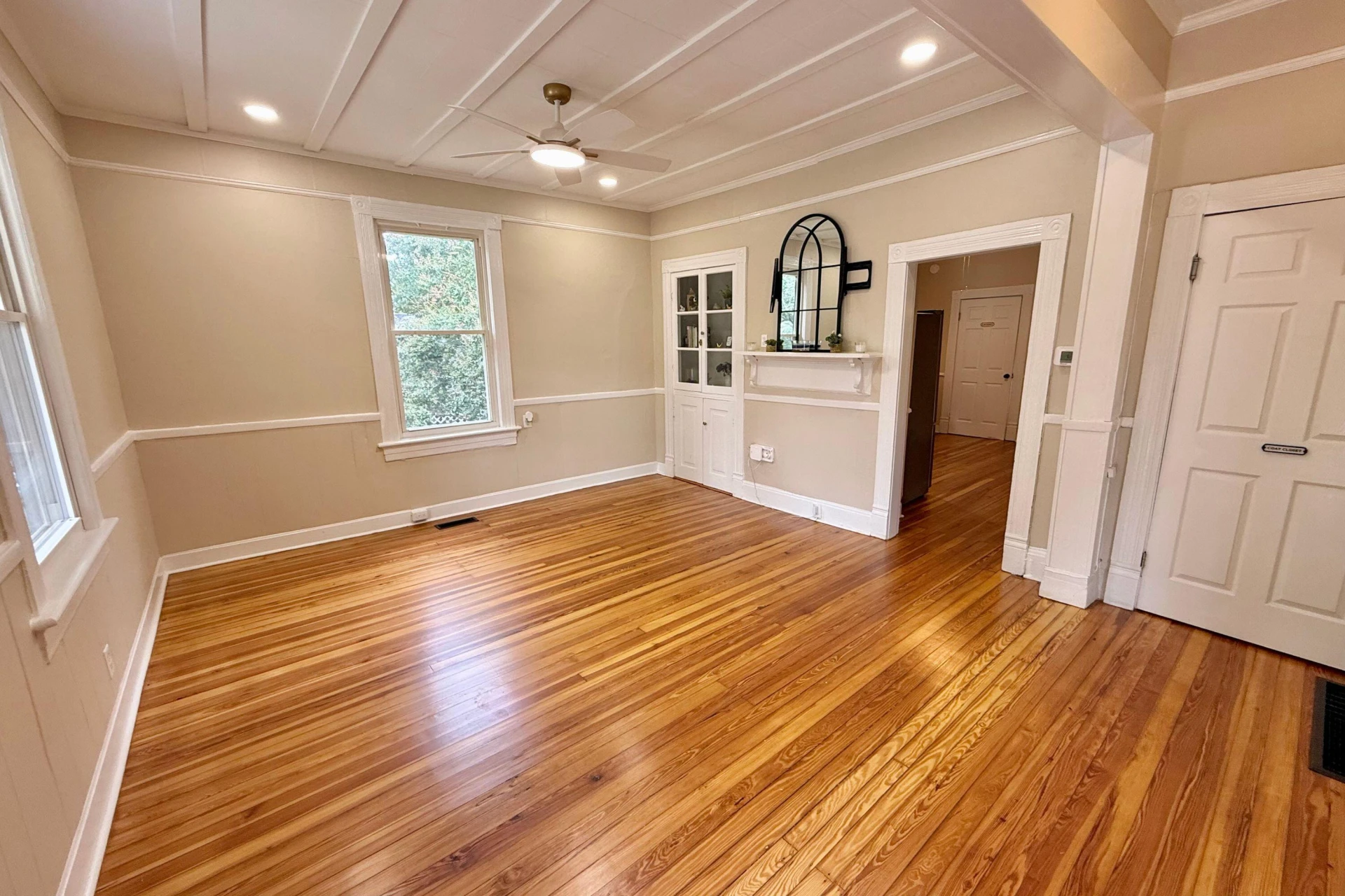 2225 Sabine AVE - Photo 2