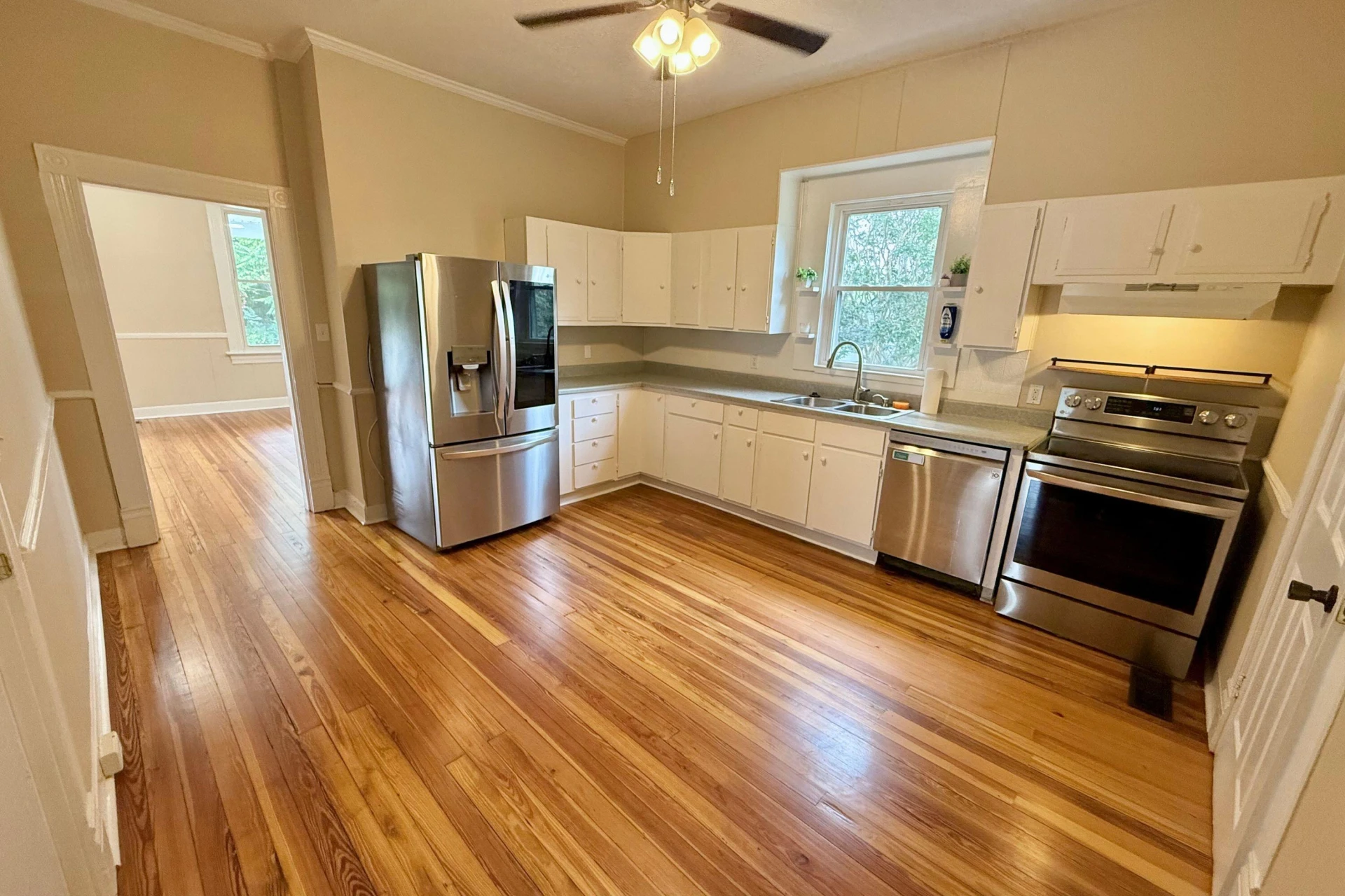 2225 Sabine AVE - Photo 4