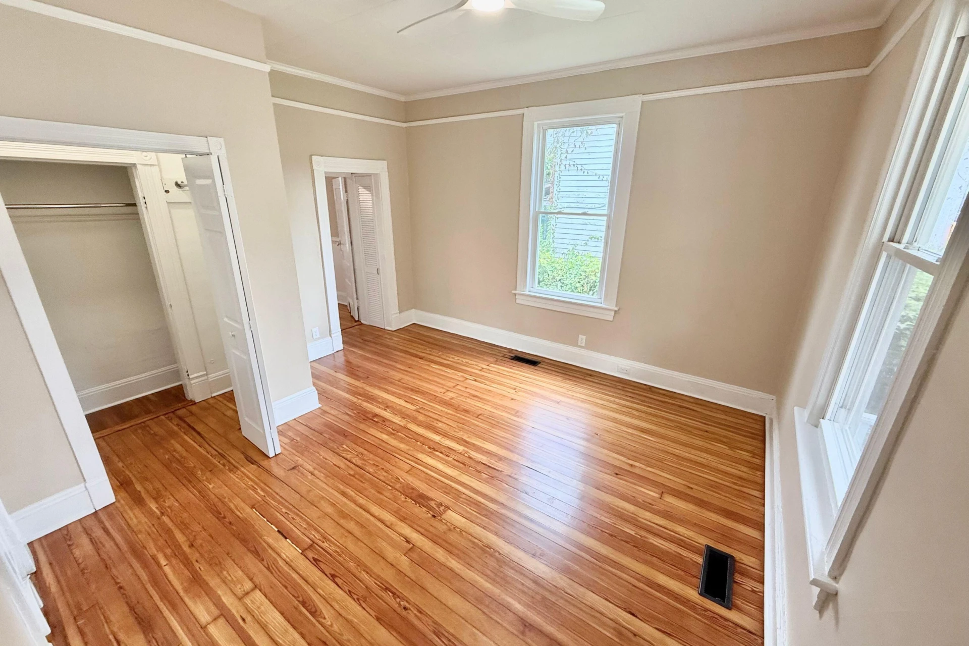 2225 Sabine AVE - Photo 8