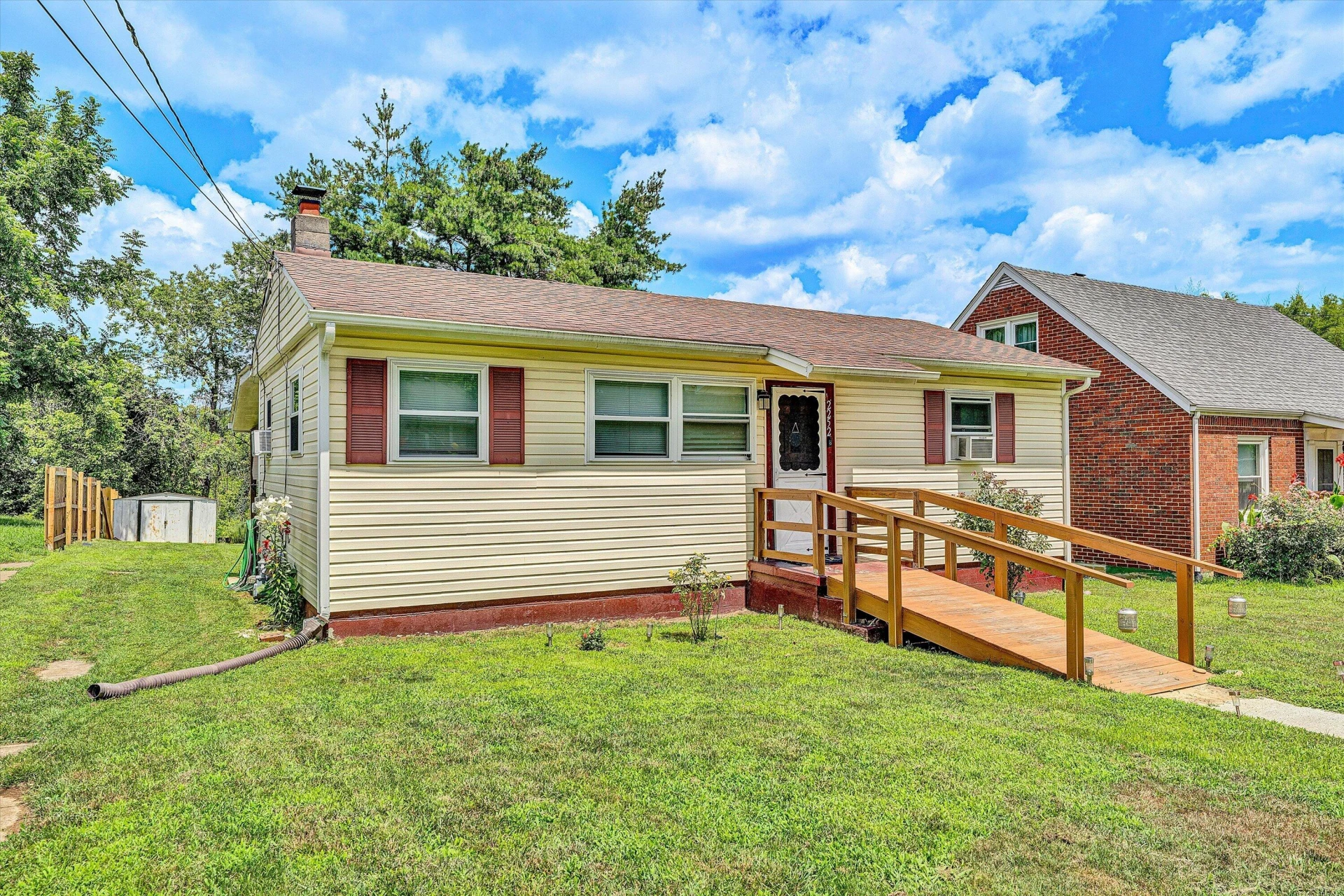 2252 Kenwood BLVD SE - Photo 2