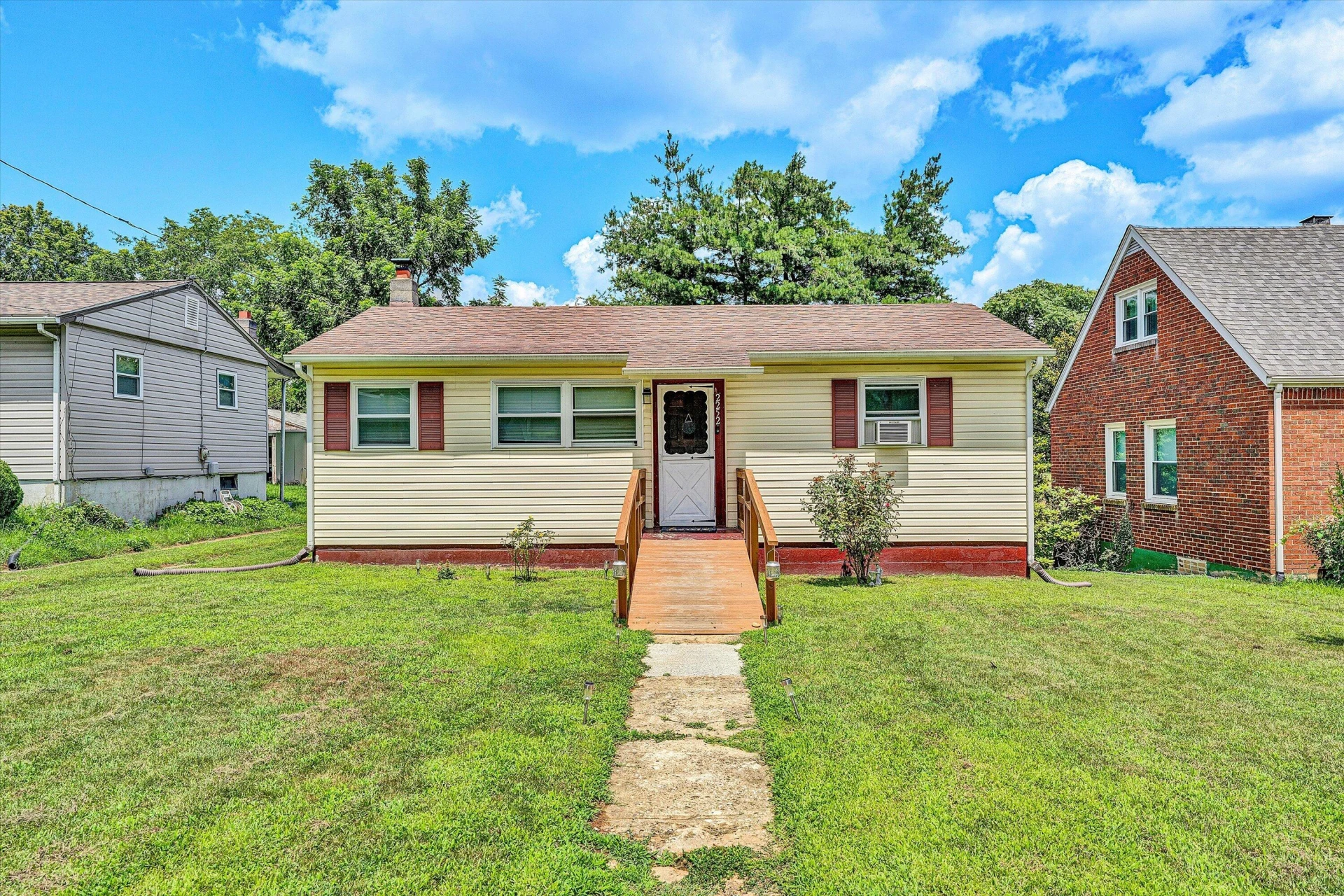 2252 Kenwood BLVD SE - Photo 3
