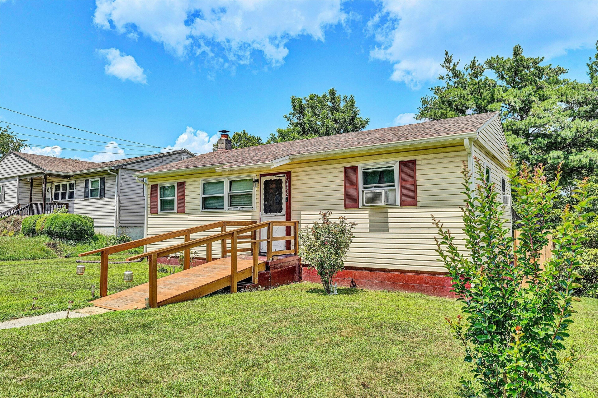2252 Kenwood BLVD SE - Photo 4