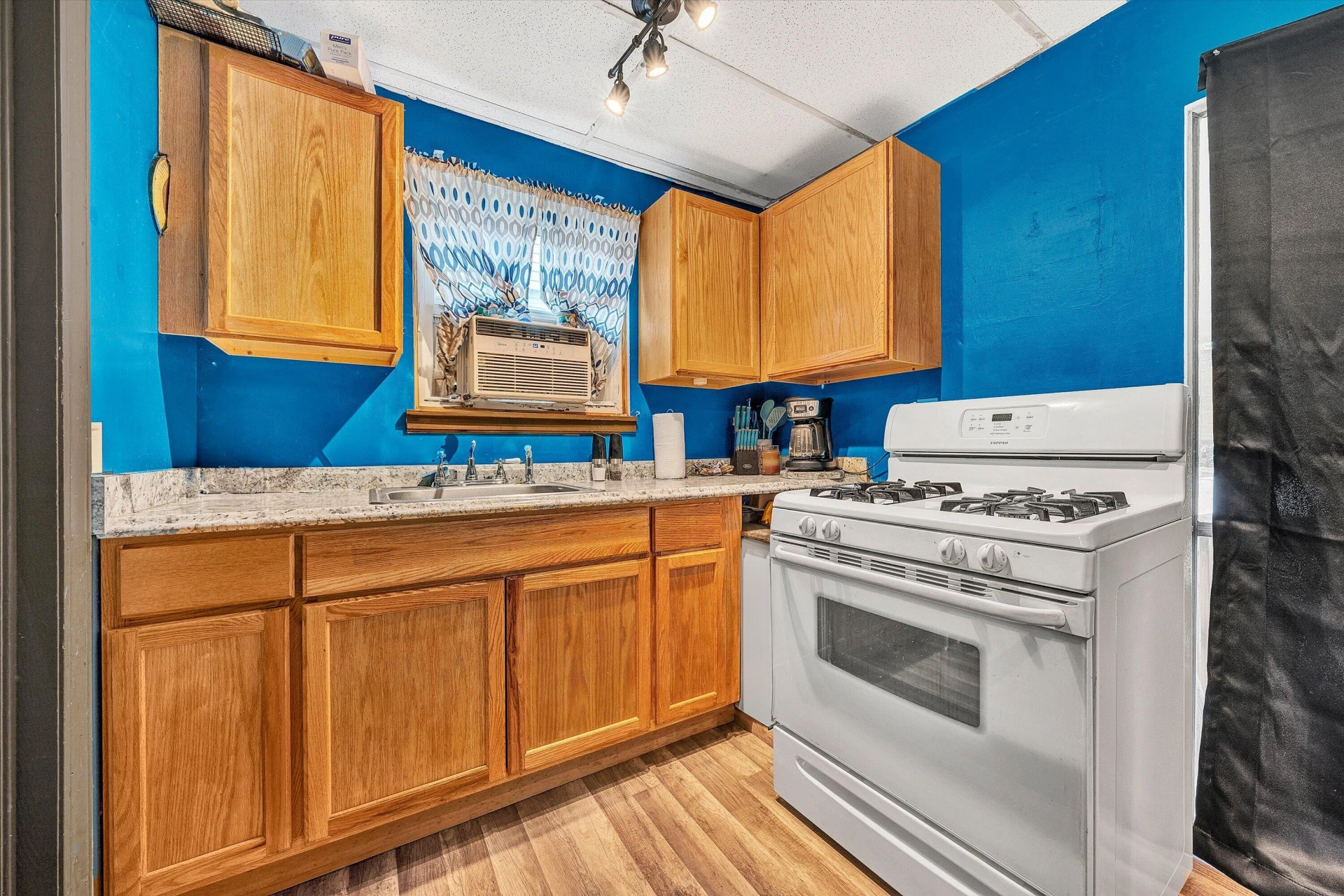 2252 Kenwood BLVD SE - Photo 9