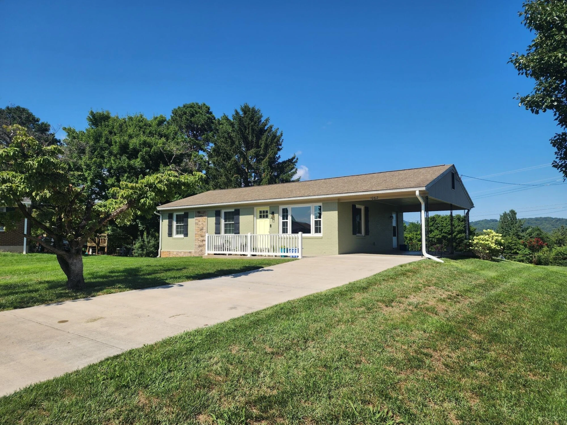 1062 Blandford AVE