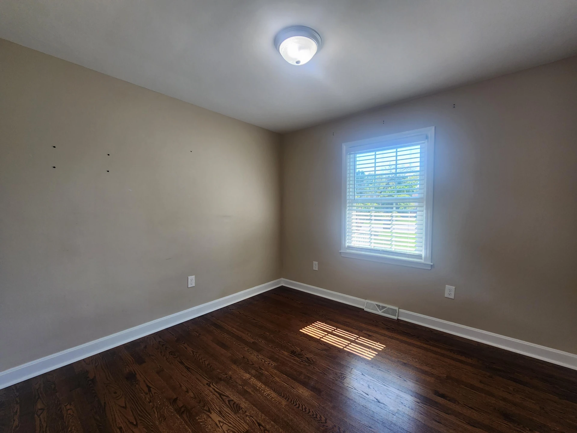 1062 Blandford AVE - Photo 10