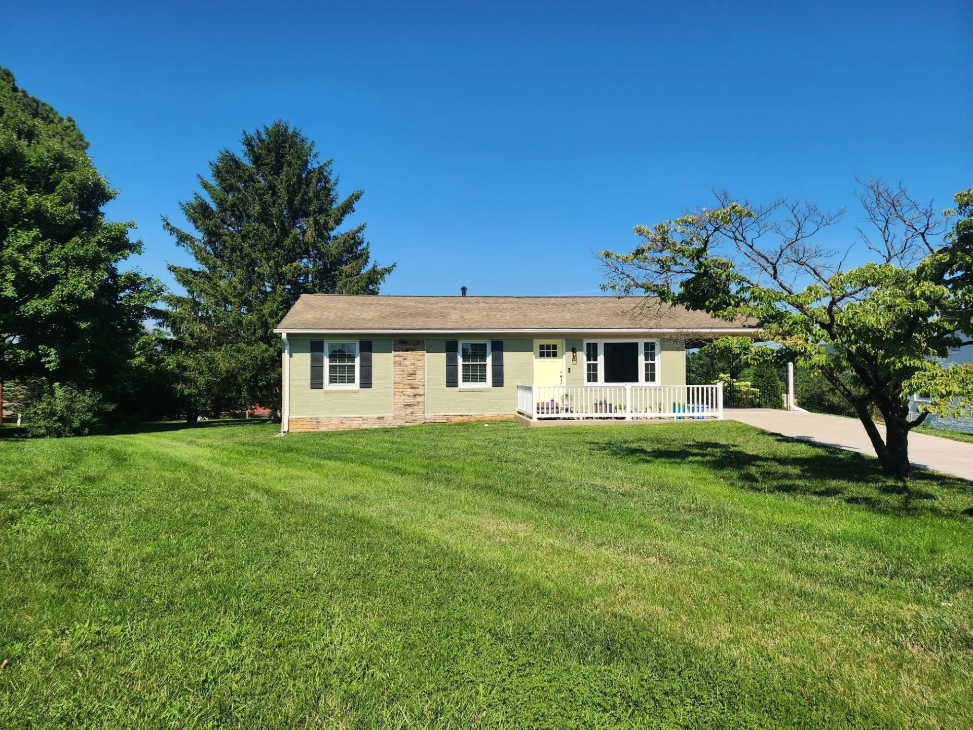 1062 Blandford AVE - Photo 2