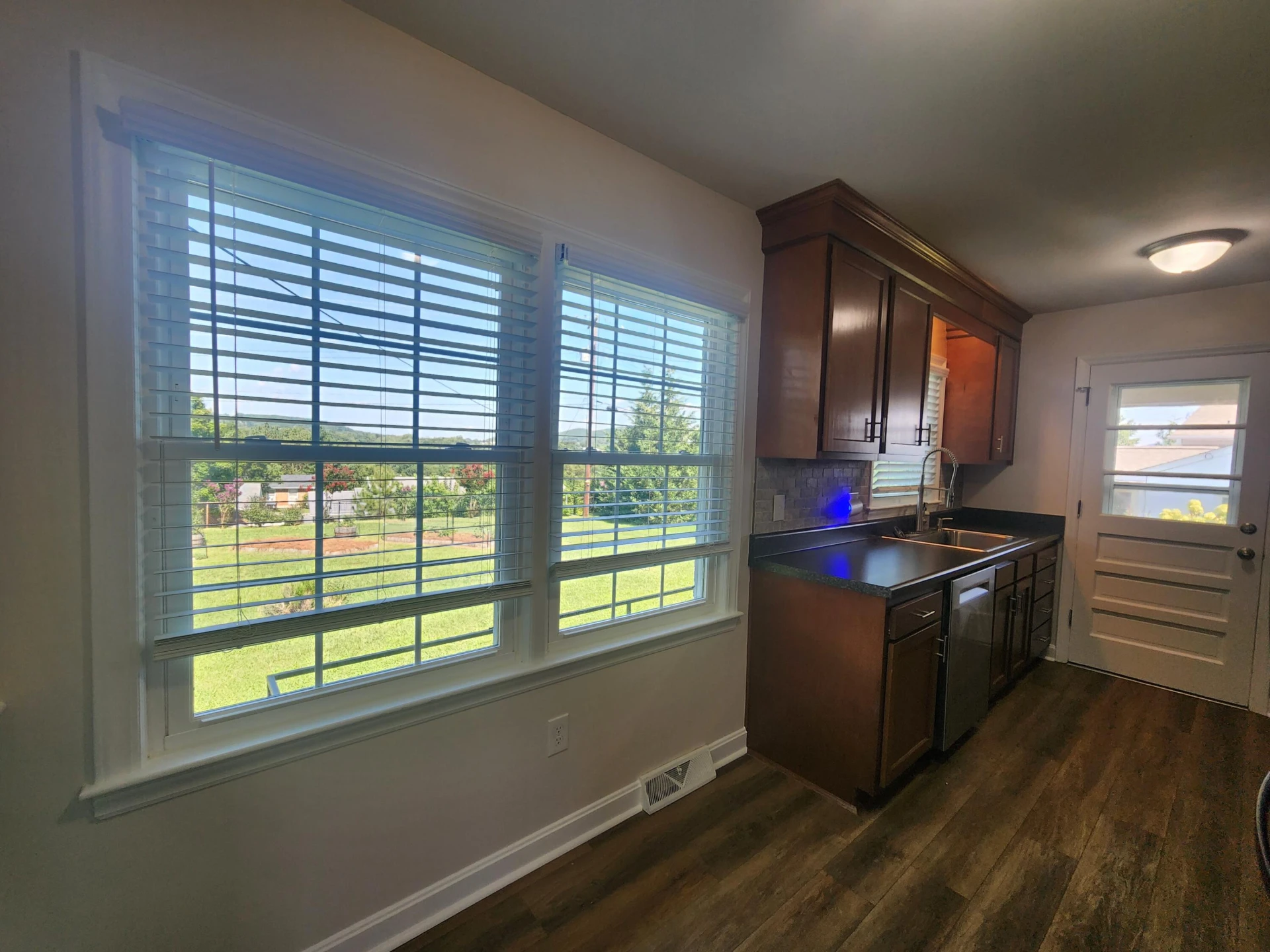 1062 Blandford AVE - Photo 6