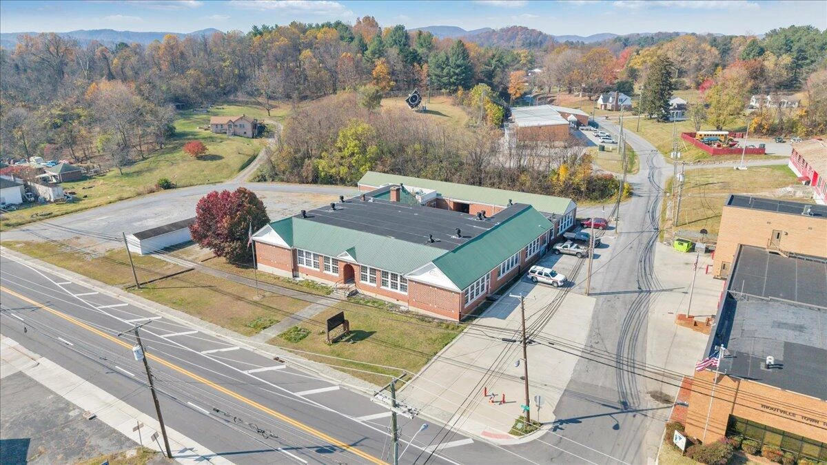 84 School DR