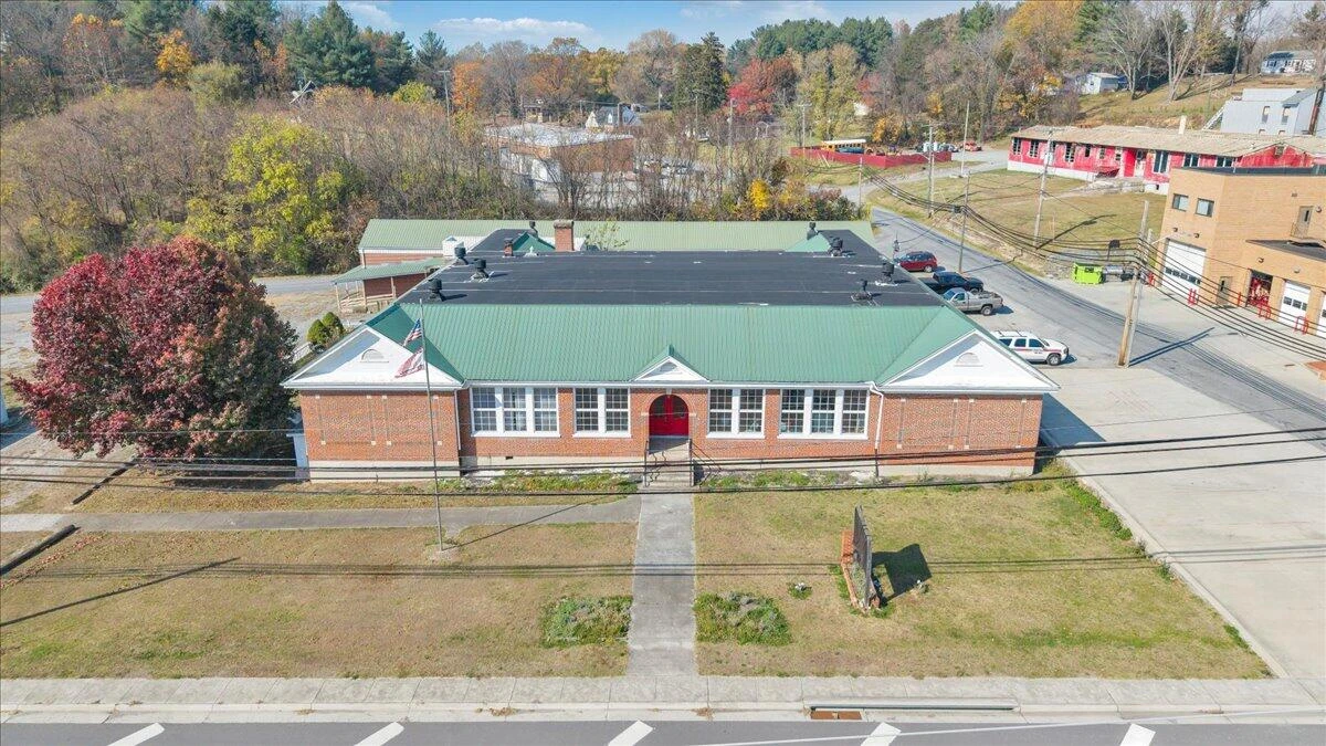84 School DR - Photo 2