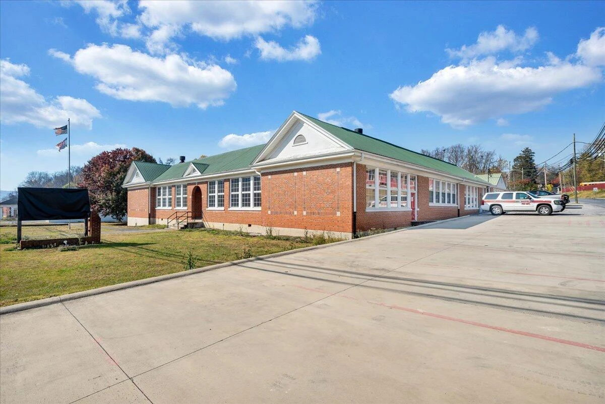 84 School DR - Photo 8