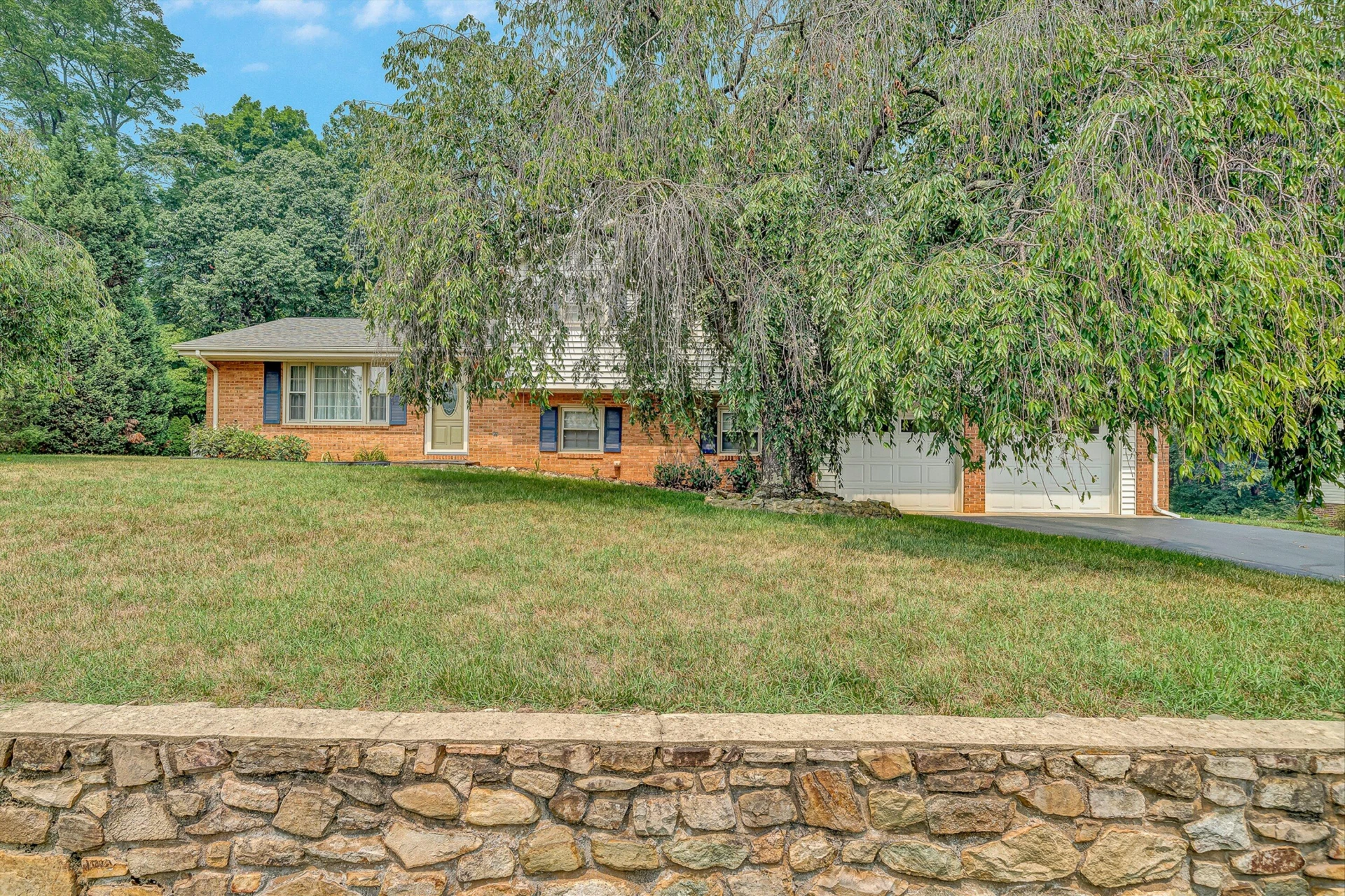 383 Knollwood DR - Photo 3