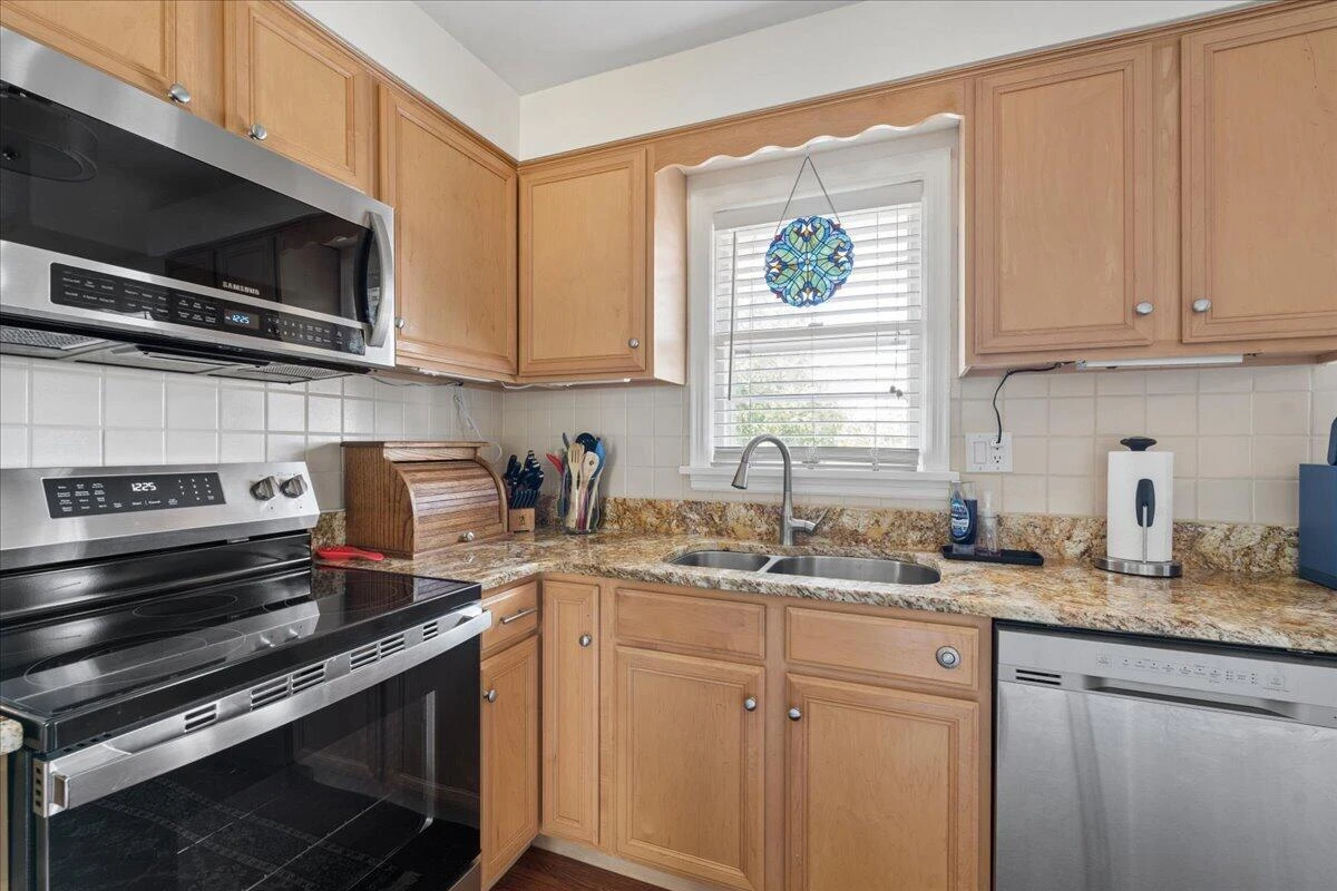 2774 Westhampton AVE SW - Photo 10