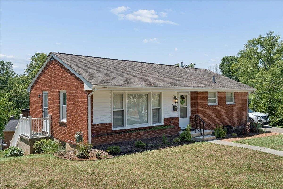 2774 Westhampton AVE SW - Photo 2