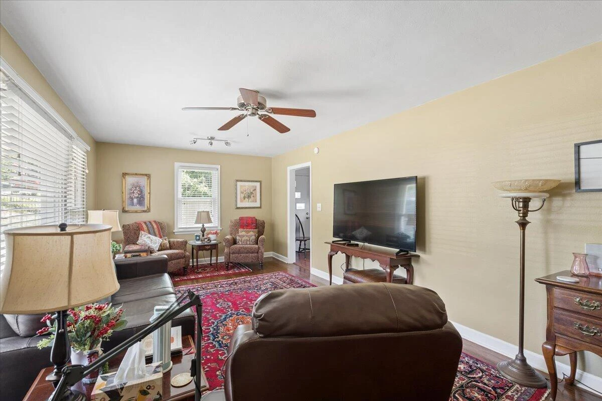2774 Westhampton AVE SW - Photo 4