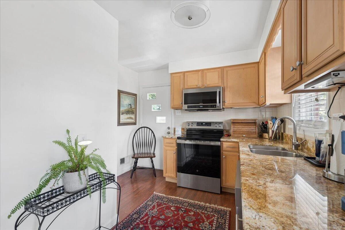 2774 Westhampton AVE SW - Photo 8