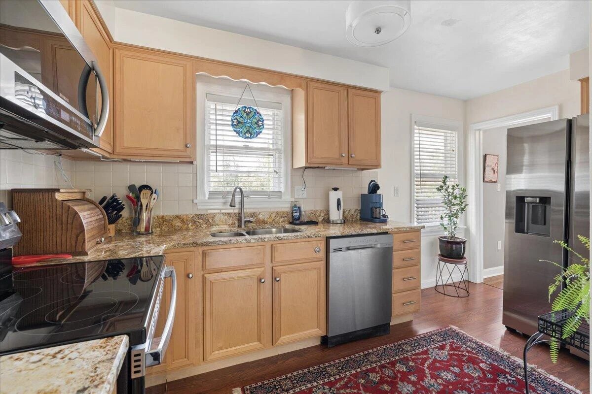 2774 Westhampton AVE SW - Photo 9