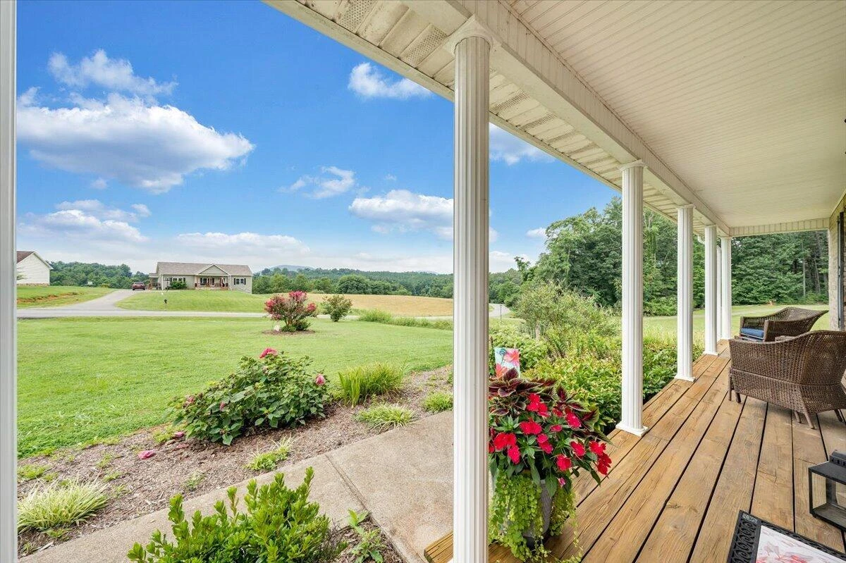 275 Creighton DR - Photo 2