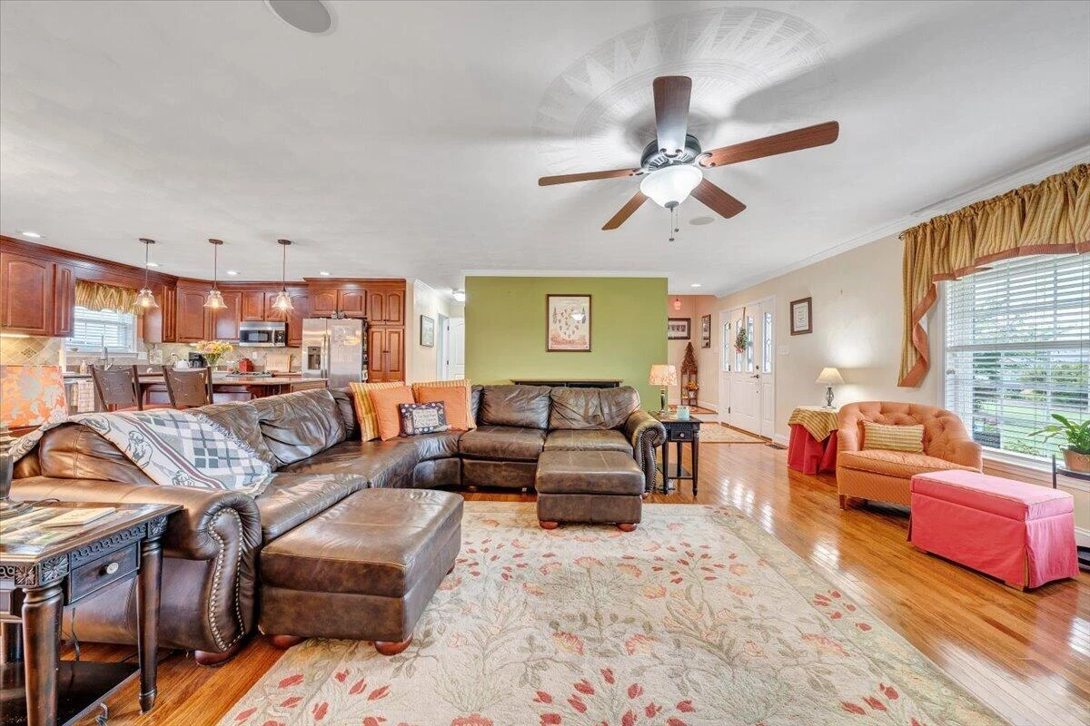 275 Creighton DR - Photo 8