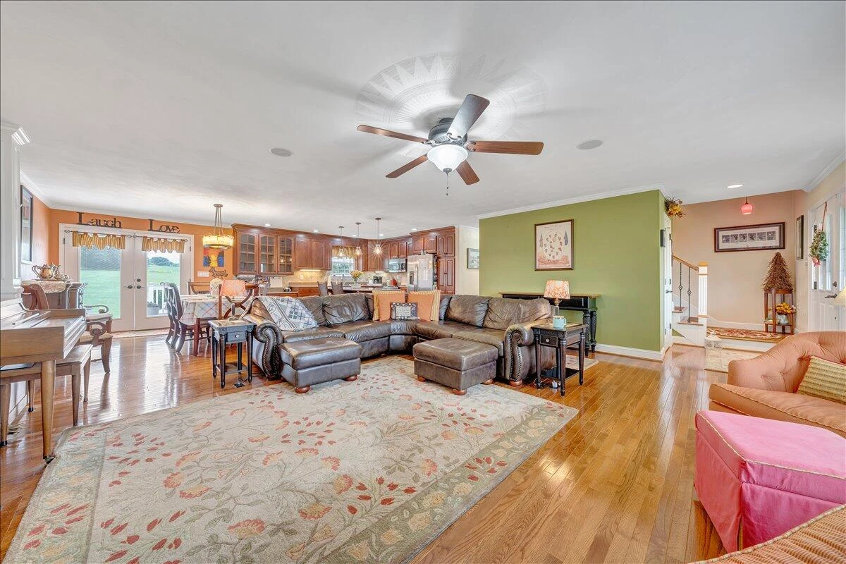 275 Creighton DR - Photo 9