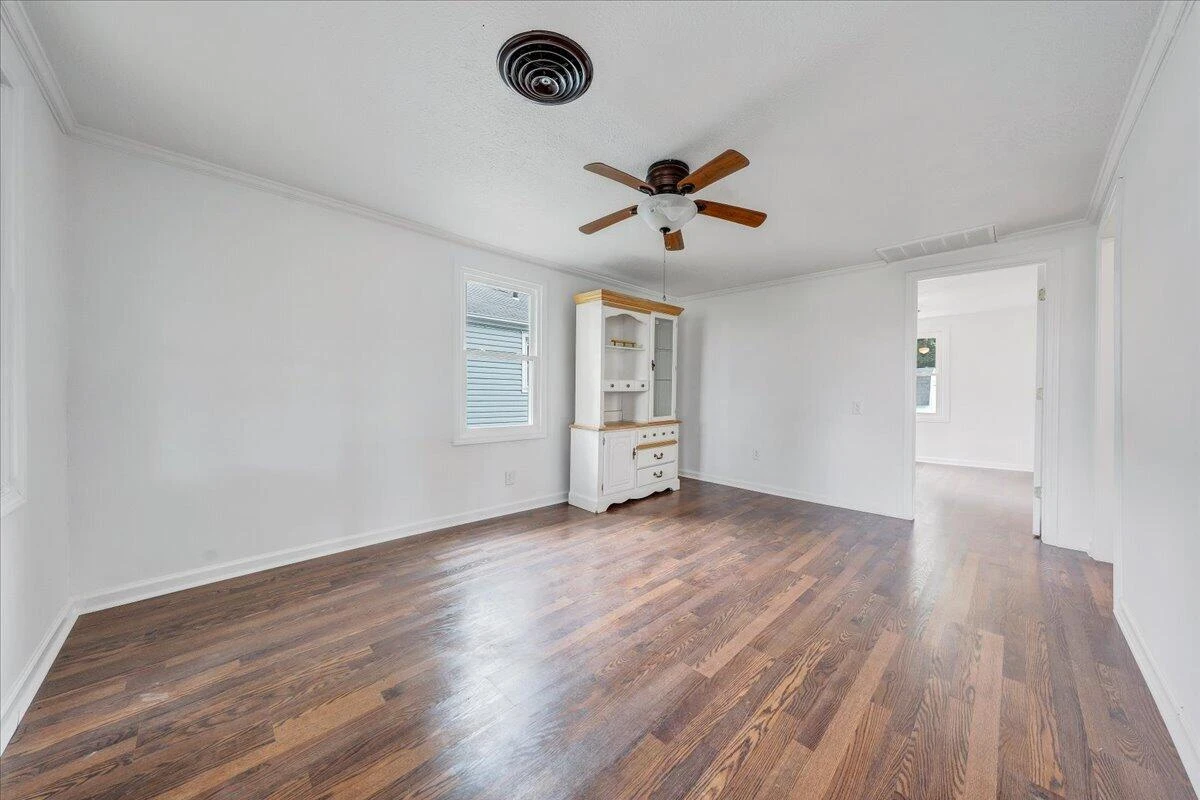 234 Wilson ST - Photo 3