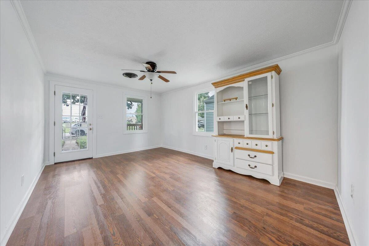 234 Wilson ST - Photo 4