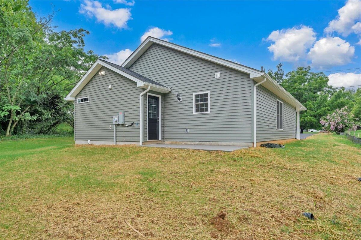 727 Peck ST NW - Photo 31