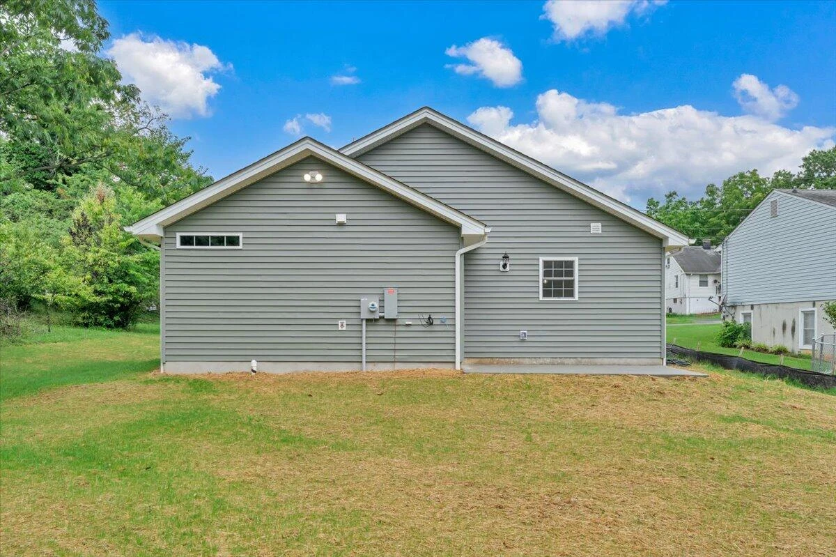 727 Peck ST NW - Photo 32