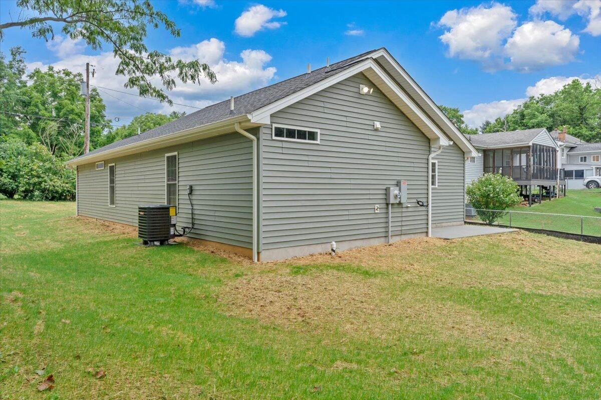 727 Peck ST NW - Photo 34