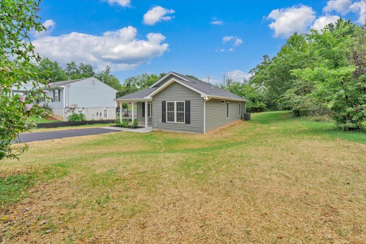 727 Peck ST NW - Photo 37