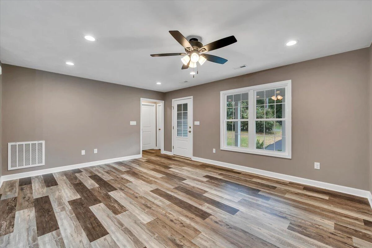727 Peck ST NW - Photo 9