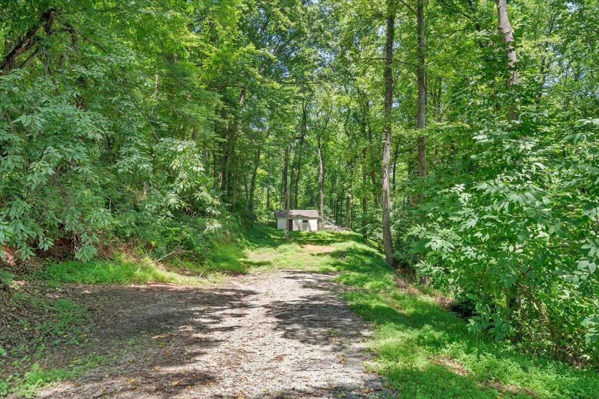 585 Doe Run RD