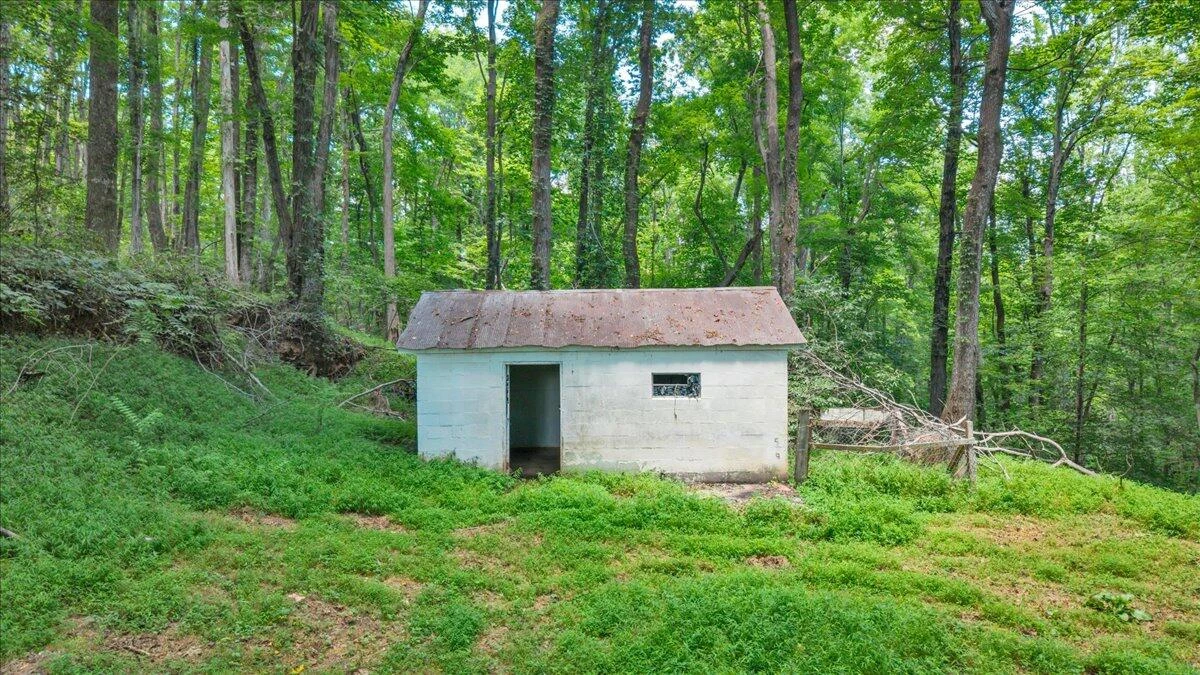 585 Doe Run RD - Photo 14