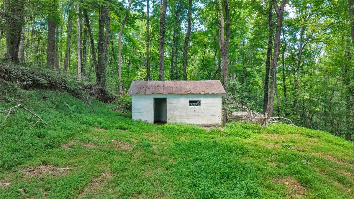 585 Doe Run RD - Photo 15
