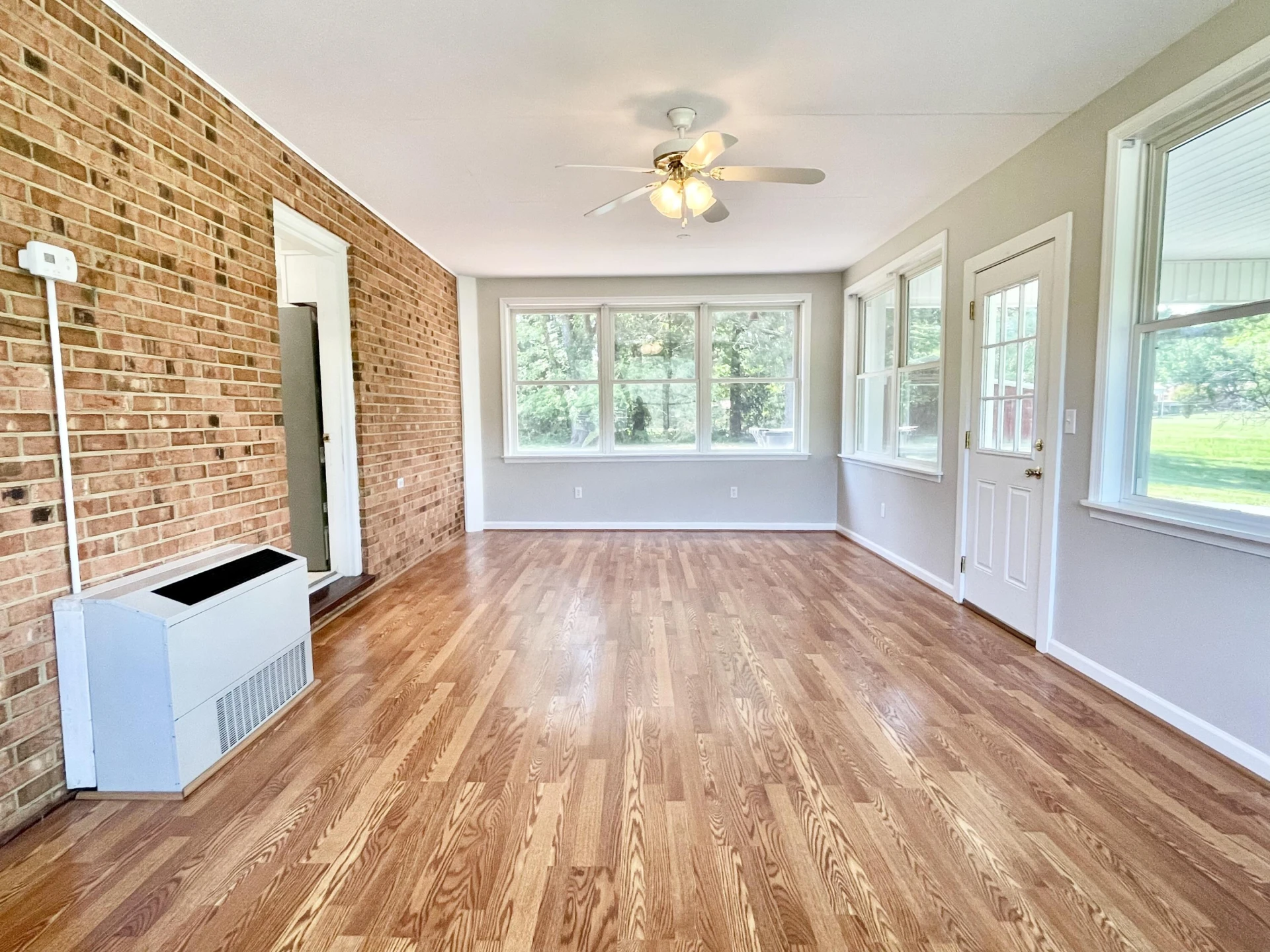 1018 Woodhaven DR - Photo 10