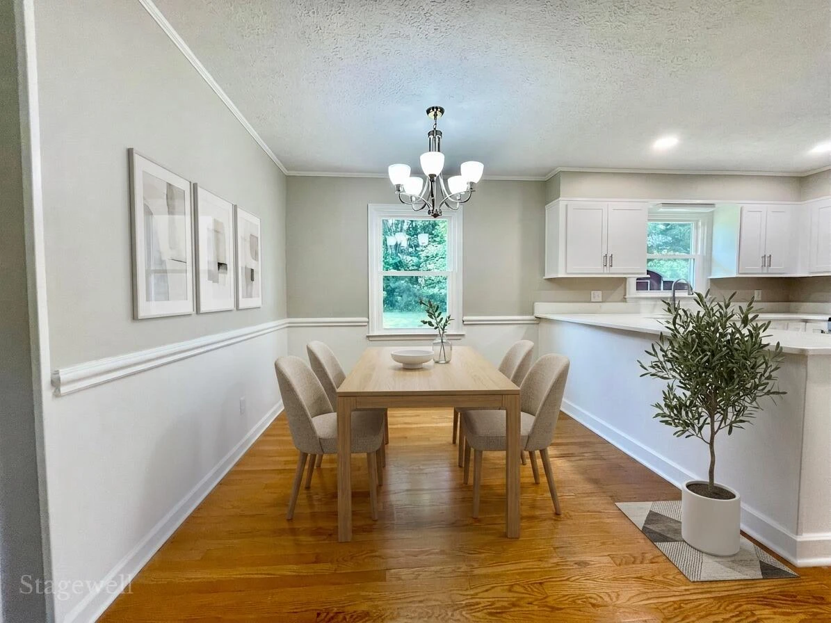 1018 Woodhaven DR - Photo 4