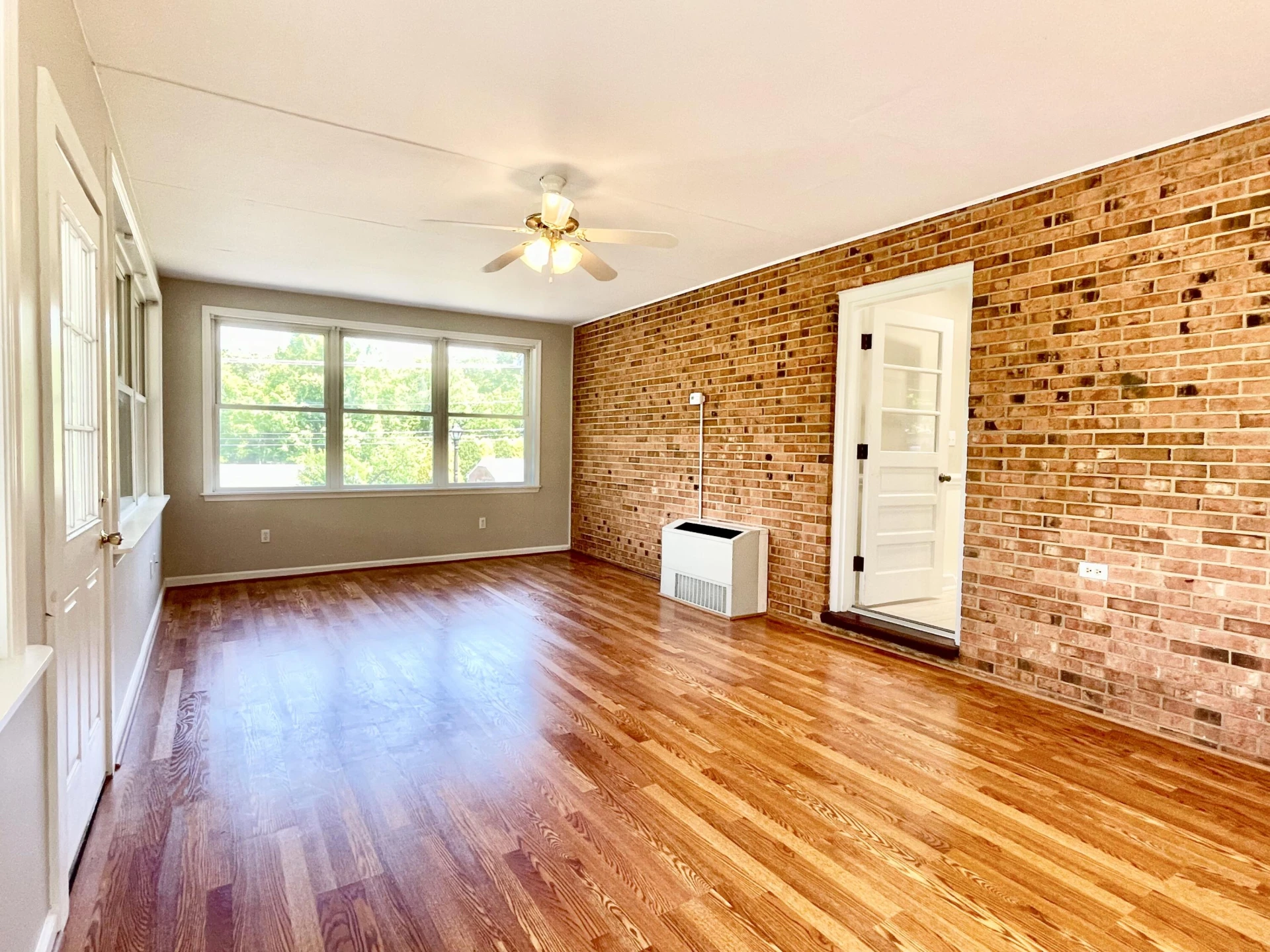 1018 Woodhaven DR - Photo 8