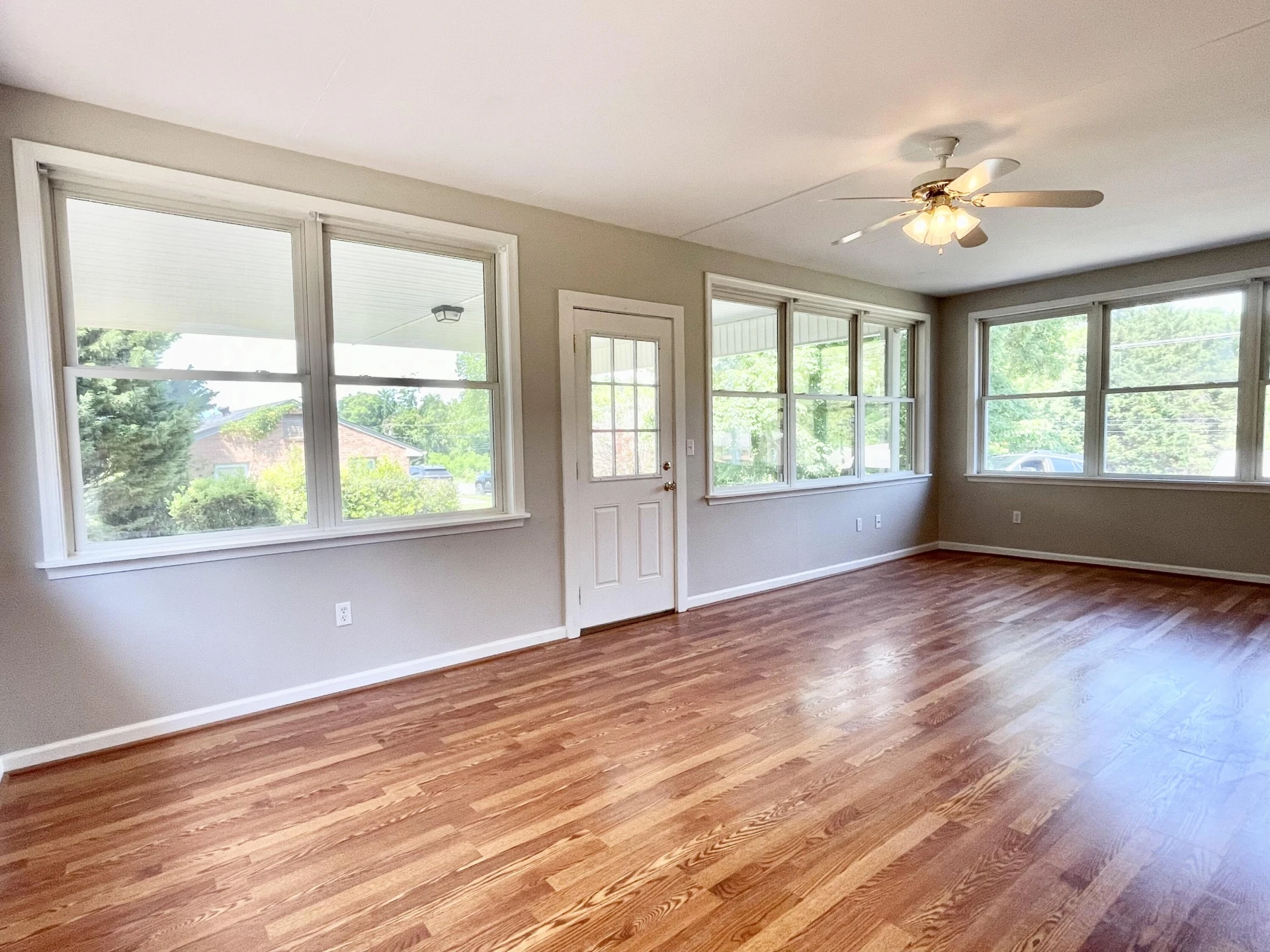1018 Woodhaven DR - Photo 9