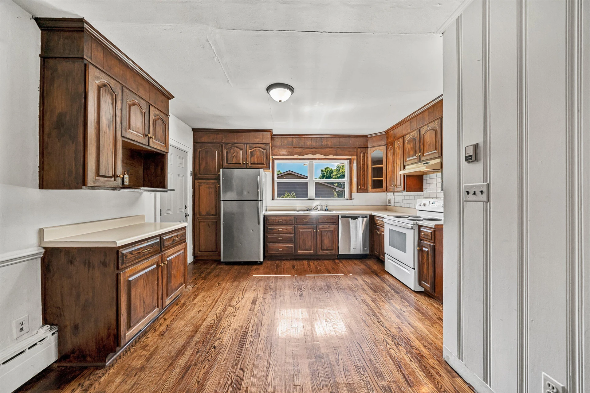 2362 W Riverside DR - Photo 10