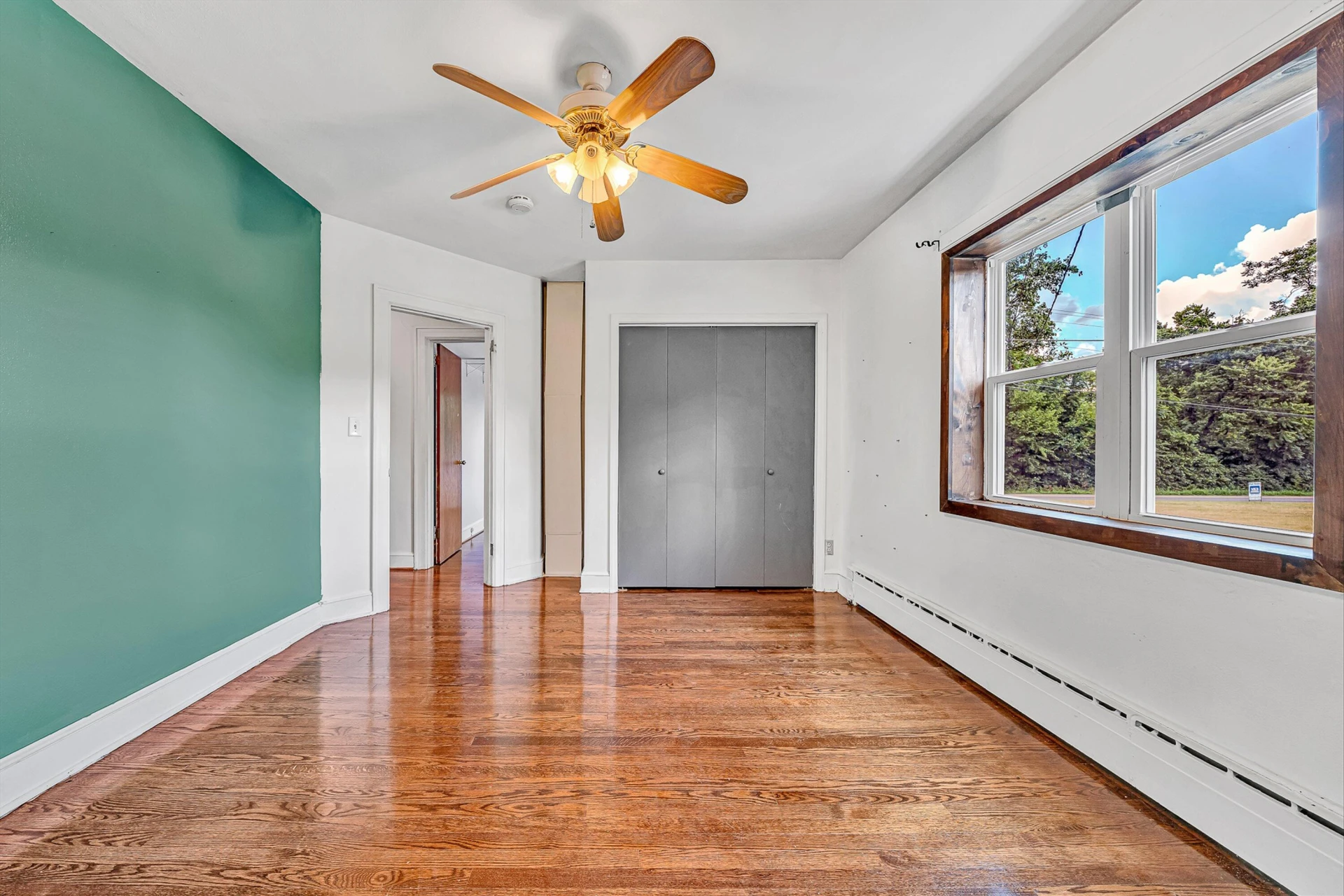 2362 W Riverside DR - Photo 18