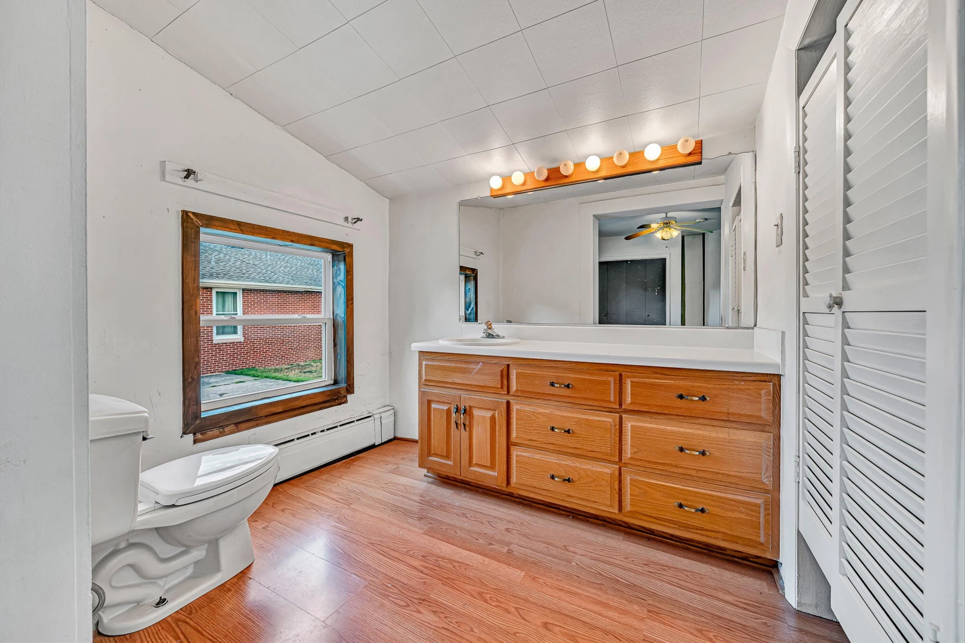 2362 W Riverside DR - Photo 19