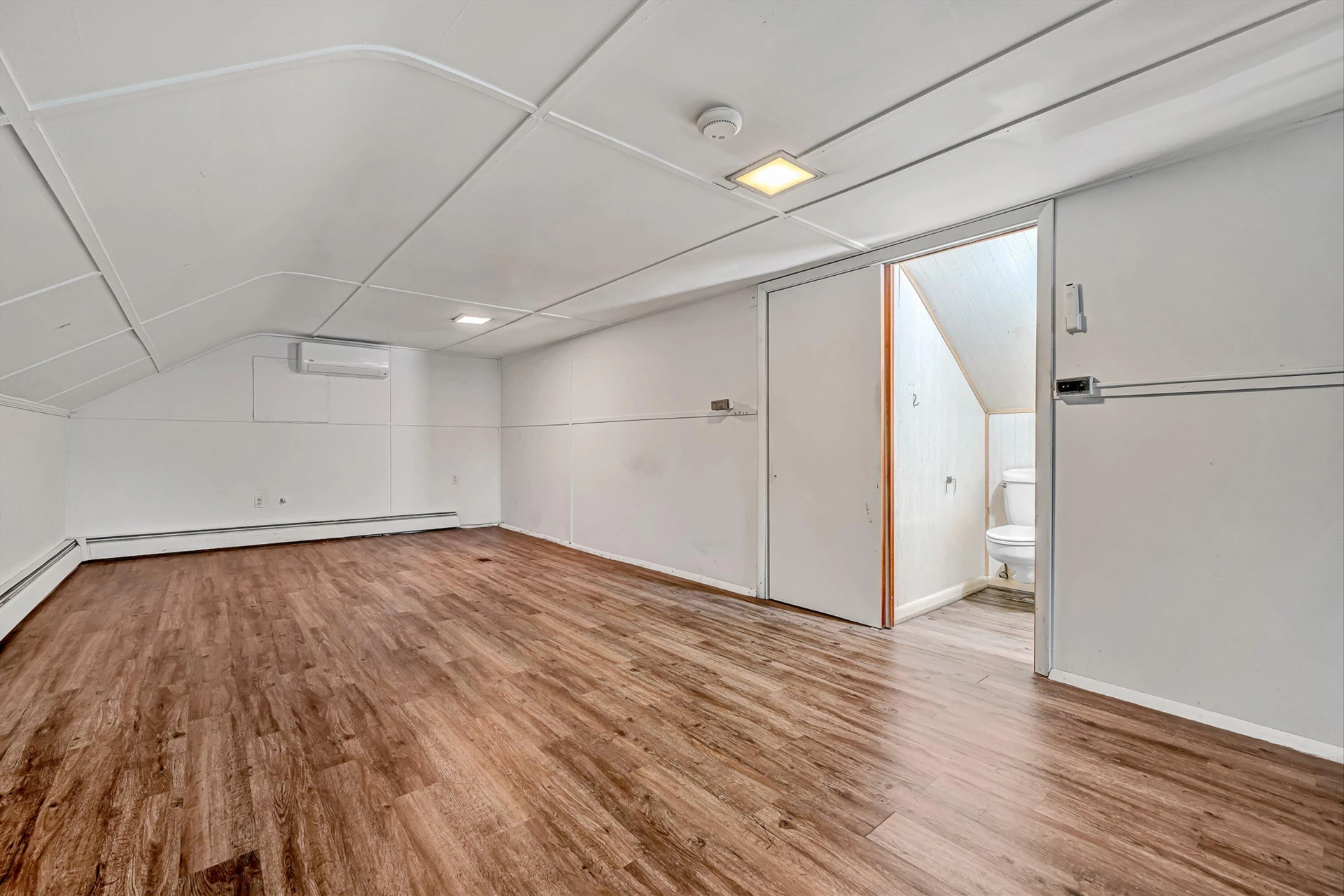 2362 W Riverside DR - Photo 21