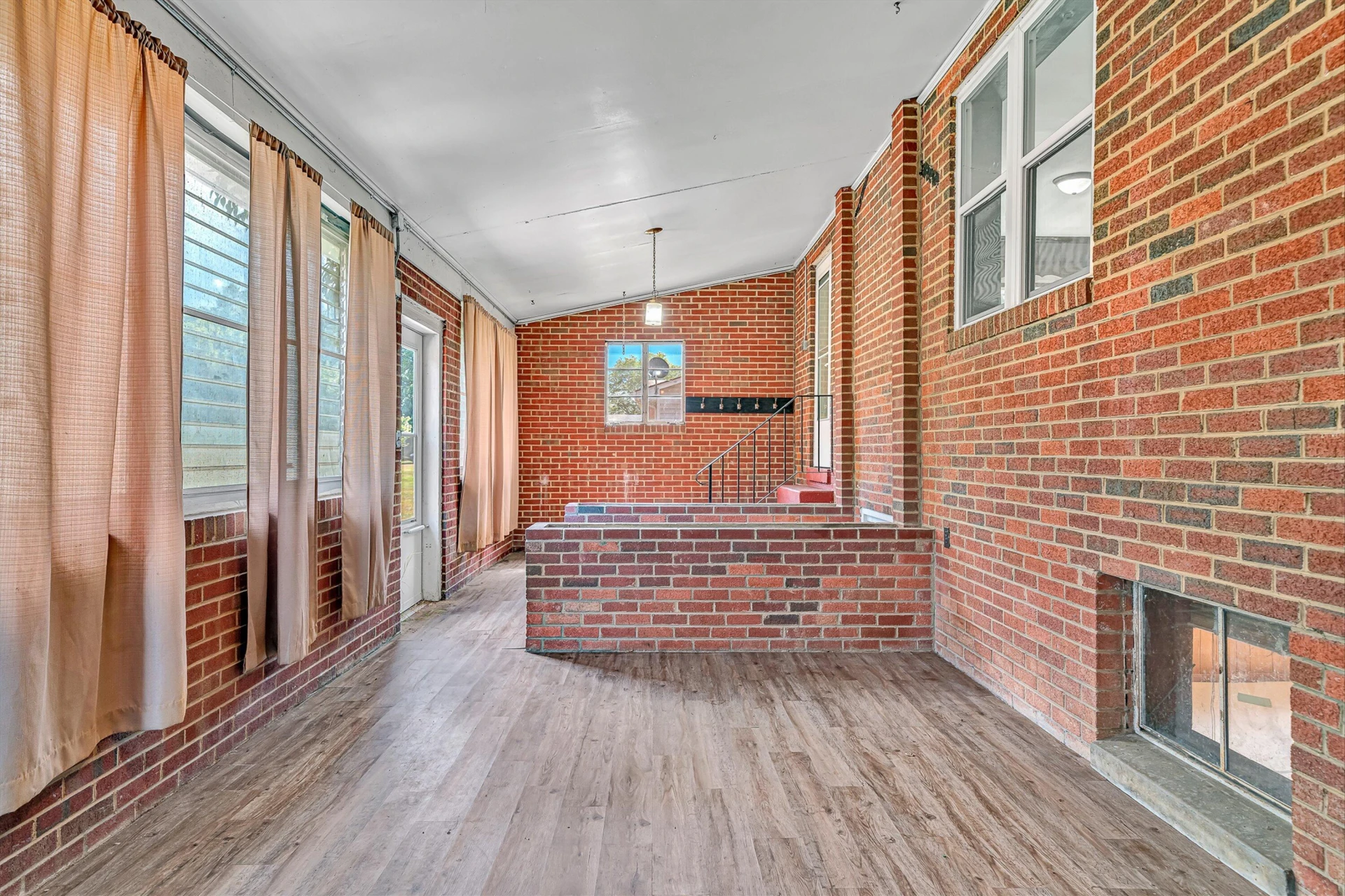 2362 W Riverside DR - Photo 32