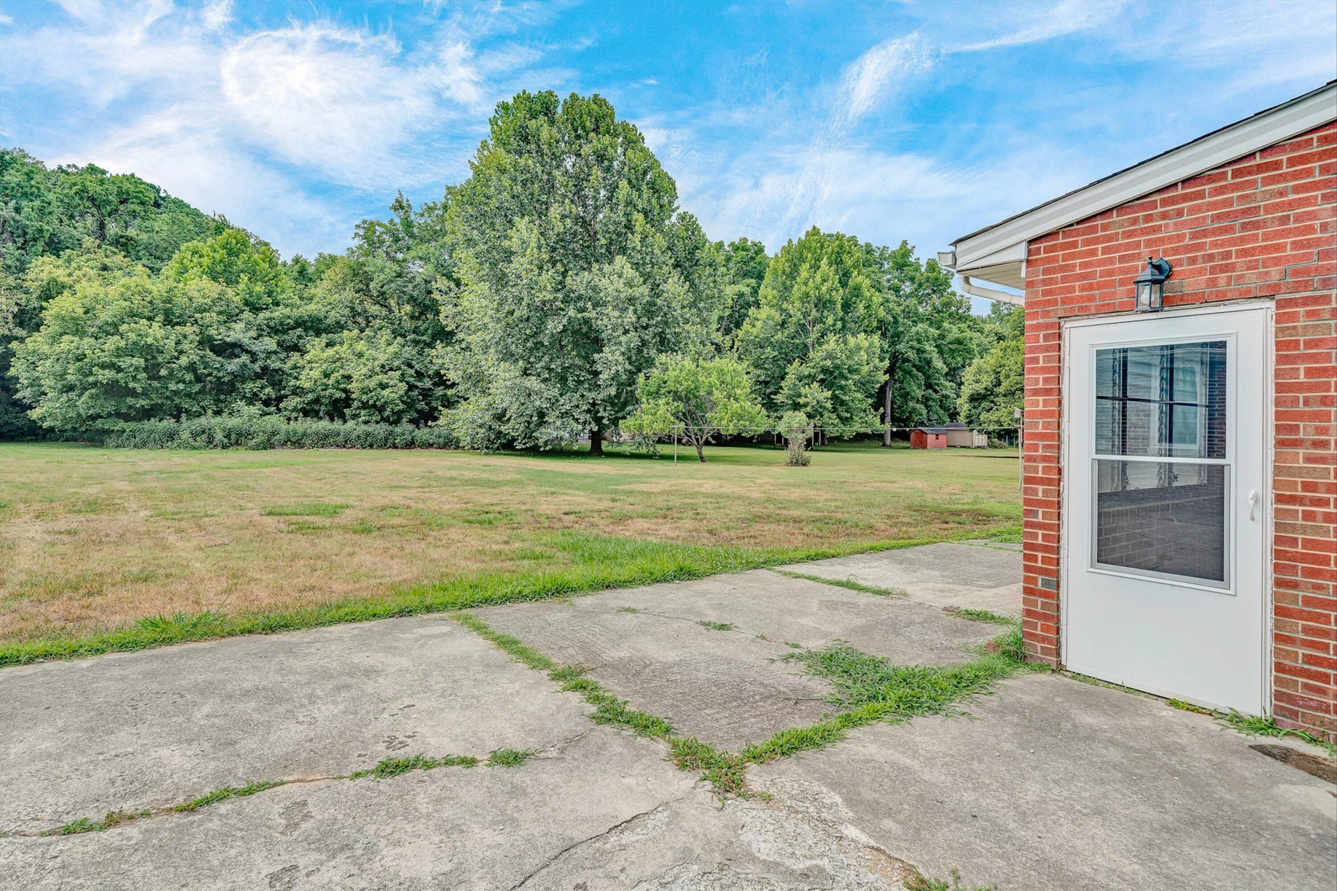2362 W Riverside DR - Photo 33